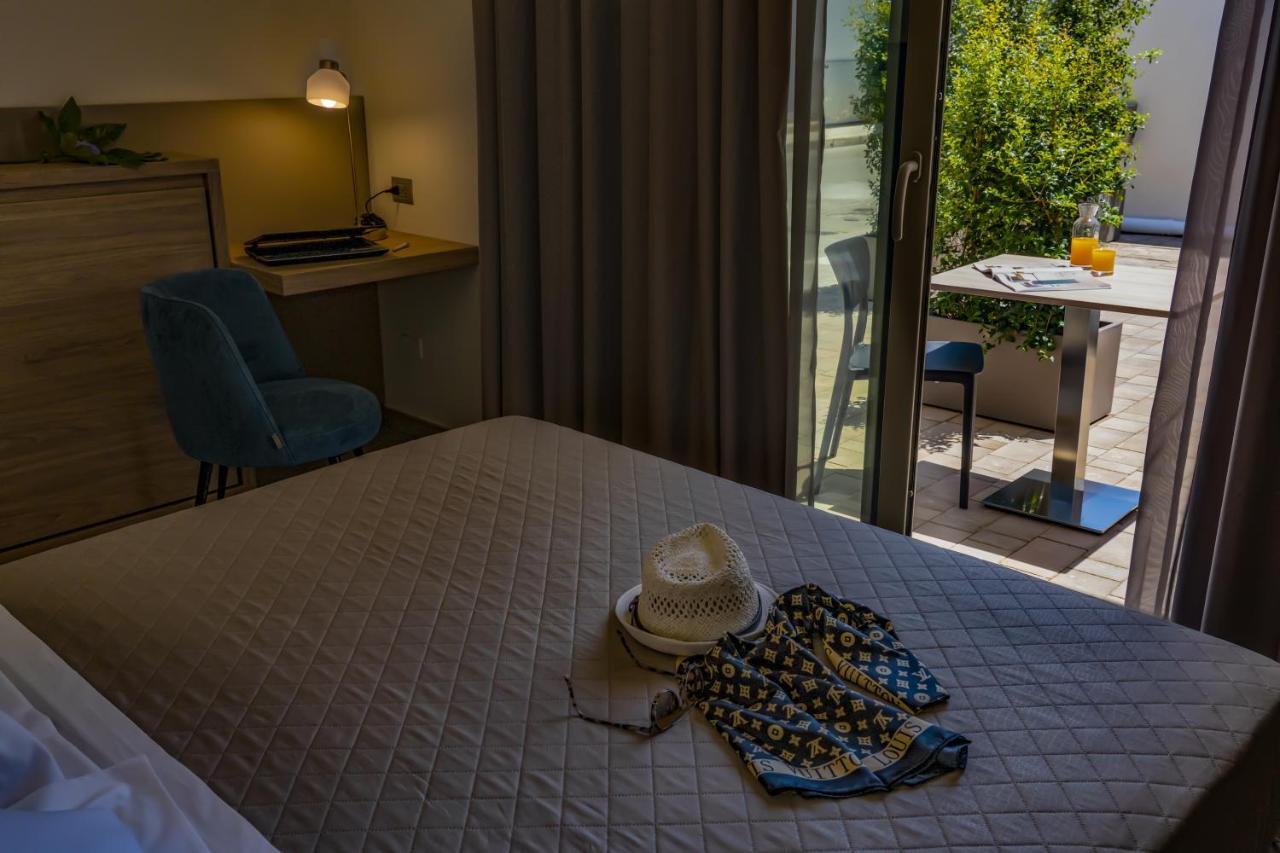10 Catalani Rooms Порто-Чезарео Екстер'єр фото